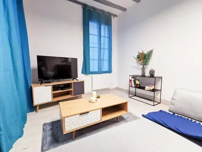 Télévision ou salle de divertissement dans l'établissement Appartement Ma Douce Charente - Superbe T3 Design et Fonctionnel - Hyper Centre à Saintes