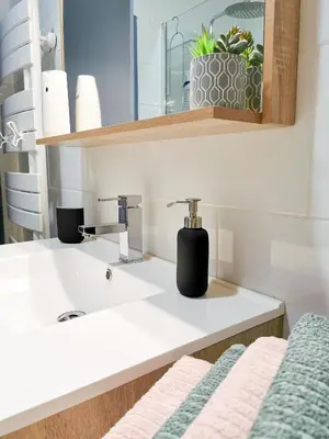 Un ou plusieurs lits dans un hébergement de l'établissement Appartement Ma Douce Charente - Superbe T3 Design et Fonctionnel - Hyper Centre à Saintes
