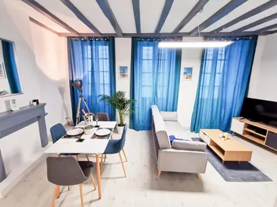 Télévision ou salle de divertissement dans l'établissement Appartement Ma Douce Charente - Superbe T3 Design et Fonctionnel - Hyper Centre à Saintes