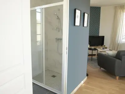 Salle de bains dans l'établissement T2 de 55m2 avec toit terrasse, hyper centre, wifi, draps, savons et serviettes fournis
