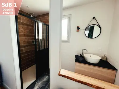 Salle de bains dans l'établissement Maison au calme à 5min de Cognac pour 1 à 8 pers