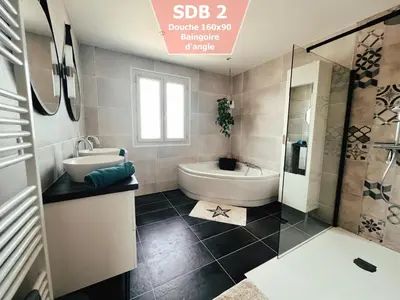 Salle de bains dans l'établissement Maison au calme à 5min de Cognac pour 1 à 8 pers