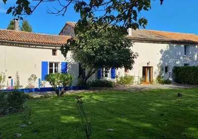 Jardin de l'établissement Le Figuier - 4 bedroom Farmhouse Gite