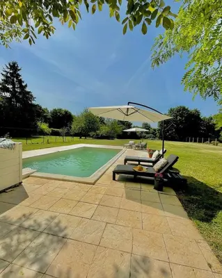 Piscine de l'établissement Le Figuier - 4 bedroom Farmhouse Gite ou située à proximité