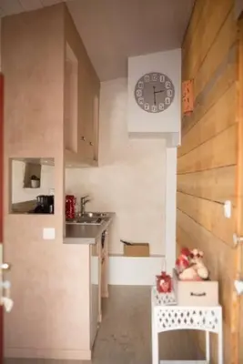 Cuisine ou kitchenette dans l'établissement Gîte «Les frênes »