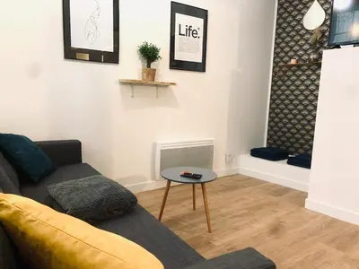 Coin salon dans l'établissement Le NOTRE DAME - HYPER CENTRE - WIFI - NETFLIX