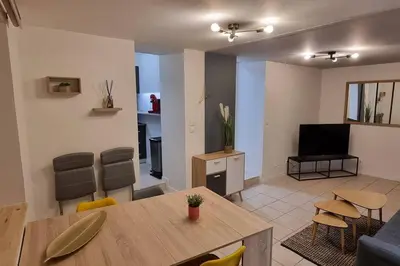 Télévision ou salle de divertissement dans l'établissement Maisonnette design Le Cosy - Marché à 3mn à pied - Parking gratuit à 50m - Amazon Prime -