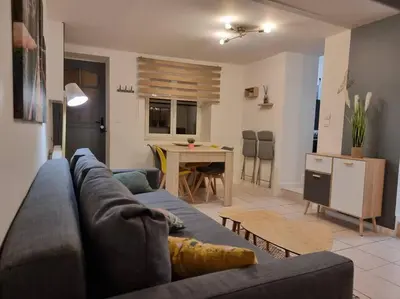 Coin salon dans l'établissement Maisonnette design Le Cosy - Marché à 3mn à pied - Parking gratuit à 50m - Amazon Prime -