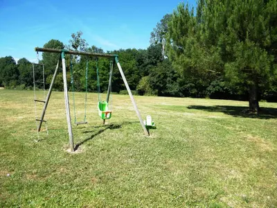 Aire de jeux pour enfants de l'établissement La Caz en Sol Charentais - Le Fâ