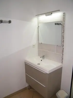 Salle de bains dans l'établissement La Caz en Sol Charentais - Le Fâ