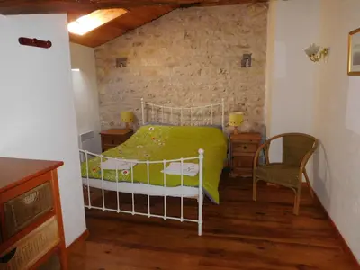 Un ou plusieurs lits dans un hébergement de l'établissement Chatenet self catering stone House for 2 South West France