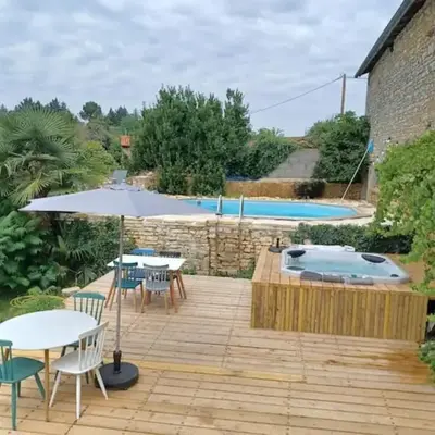 Nid Charentais Angouleme pool jacuzzi
