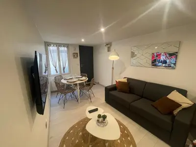 Coin salon dans l'établissement Le Boinot - Patio privé, wifi haut débit, Netflix, stationnement gratuit