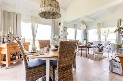 Coin salon dans l'établissement Le Cœur du Breuil