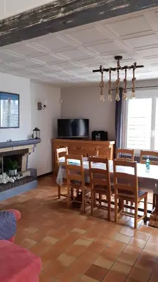 Télévision ou salle de divertissement dans l'établissement Route de l'océan/Maison 8 pers/entrée FOURAS