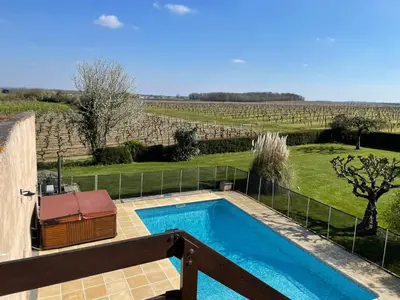 Piscine de l'établissement Gite Chez Rivière ou située à proximité