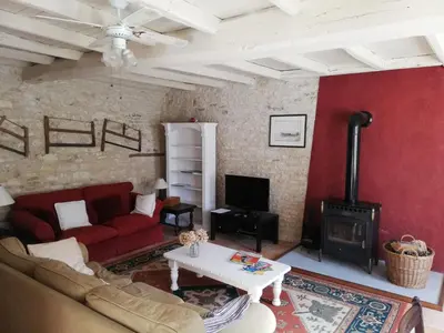 Télévision ou salle de divertissement dans l'établissement Gite Chez Rivière