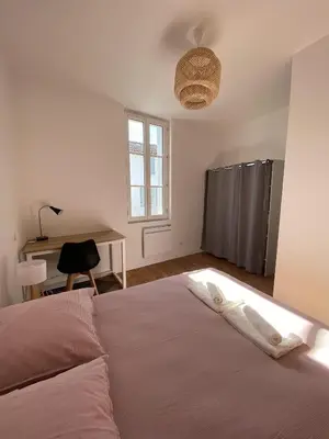 Un ou plusieurs lits dans un hébergement de l'établissement Agréable et vaste maison Angoulême centre ville