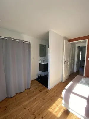 Un ou plusieurs lits dans un hébergement de l'établissement Agréable et vaste maison Angoulême centre ville