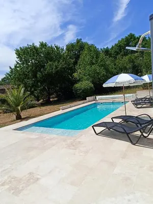 Piscine de l'établissement Gîte de charme dans ancienne seigneurie ou située à proximité