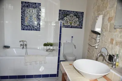 Salle de bains dans l'établissement Beautiful large stylish villa centrally located in Pons