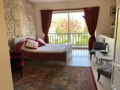 Un ou plusieurs lits dans un hébergement de l'établissement Beautiful large stylish villa centrally located in Pons