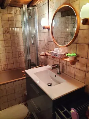 Salle de bains dans l'établissement Chambre de caractere