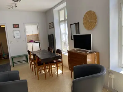 Télévision ou salle de divertissement dans l'établissement Logis B21