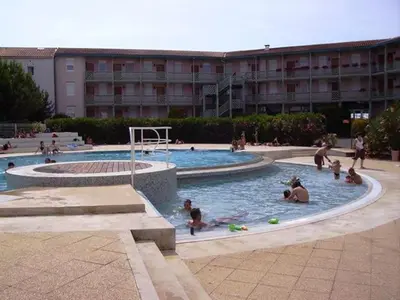 Piscine de l'établissement Charmant T2 Bis avec Aperçu Mer, Piscine, Parking Privé à 100m Plage - Châtelaillon-Plage - FR-1-258-199 ou située à proximité