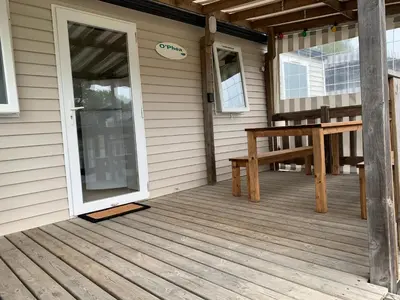 Balcon ou terrasse dans l'établissement Camping de la ferme aux ânesses, mobil home sofia2