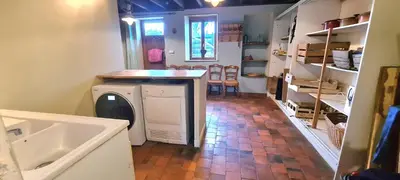 Cuisine ou kitchenette dans l'établissement Le Terrier maison de campagne 250 m2 grande capacité 20 couchages, 4500m2 de terrain