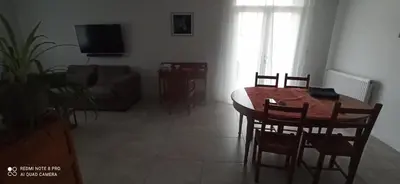 Télévision ou salle de divertissement dans l'établissement Maison proche centre ville