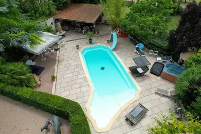 Piscine de l'établissement Les Grozilles ou située à proximité
