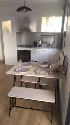 Cuisine ou kitchenette dans l'établissement Les loges
