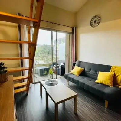 Lovely Apartment With Balcony Near The Lake