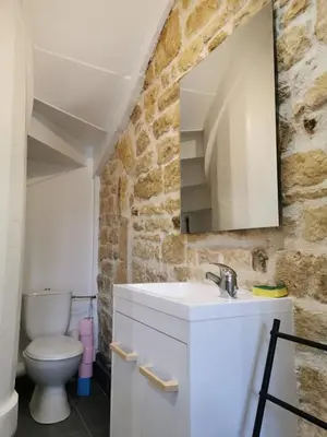 Salle de bains dans l'établissement RUFFEC 14 1D