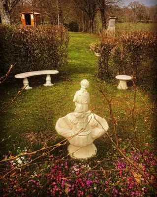 Jardin de l'établissement Roulotte La Chouette des Granges