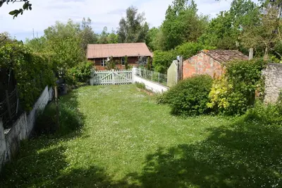 Jardin de l'établissement Maison de village spacieuse et confortable