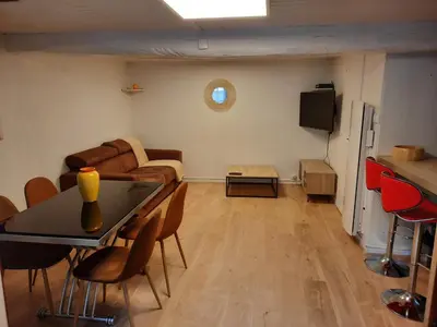 Télévision ou salle de divertissement dans l'établissement Maison Cosy
