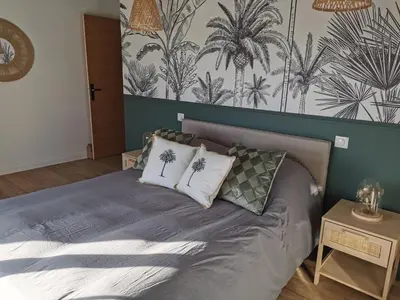 Un ou plusieurs lits dans un hébergement de l'établissement Jolie maison en pierres avec piscine et parking