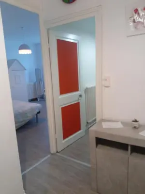 Salle de bains dans l'établissement Chambre avec sa salle de bain privative, Vieux-Cognac
