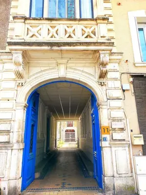 Façade ou entrée de l'établissement Le Mélusine , à 50m de la gare de Poitiers