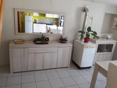 Cuisine ou kitchenette dans l'établissement Logis de LANGE apt les Ecureuils