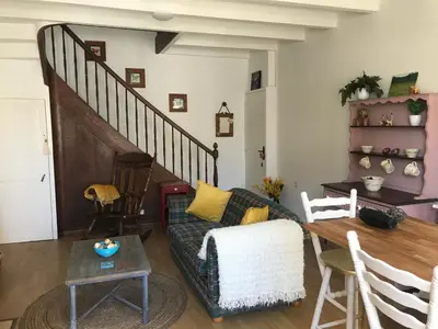 Coin salon dans l'établissement Montemboeuf - Cottage - Sleeps 2 - Parking