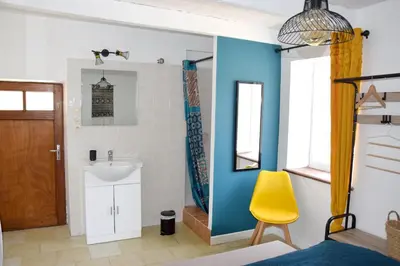 Plan de l'établissement Maison charismatique à Saint-Germier avec jardin clôturé.