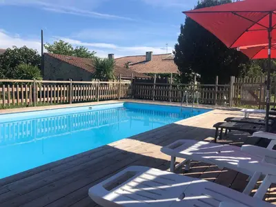 Piscine de l'établissement Les Gîtes de La Croix Liaud ou située à proximité