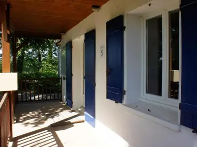 Balcon ou terrasse dans l'établissement Villa in Les Forges with Golf & Pool Access