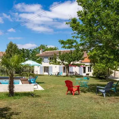 Gite 4 personnes avec piscine entre Saintes et Royan
