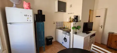 Cuisine ou kitchenette dans l'établissement Studio Centre Ville pratique et cosy