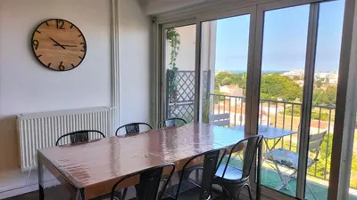 Piscine de l'établissement Grand appartement lumineux vue mer ou située à proximité
